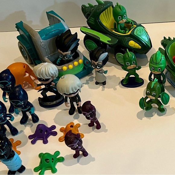 PJ Mask Hero & Villains & Their Rides - PJ Mask Lot - Picture 1 of 16